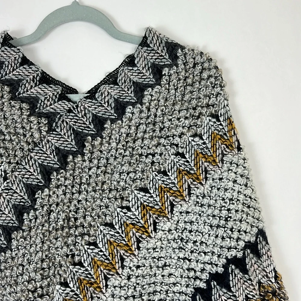 Women’s poncho sweater with fringe wrap shawl OS - Picture 5 of 9